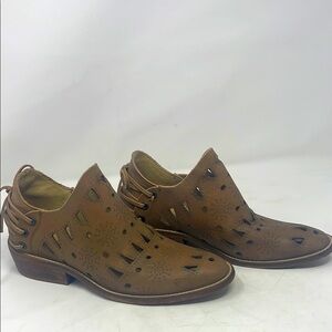 Musse & Cloud Tan Cutout Leather Ankle Booties Size 7